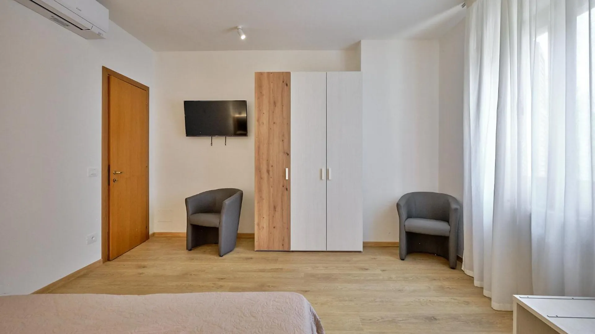 Apartment Appartamenti Le Rasole Garda  Italy